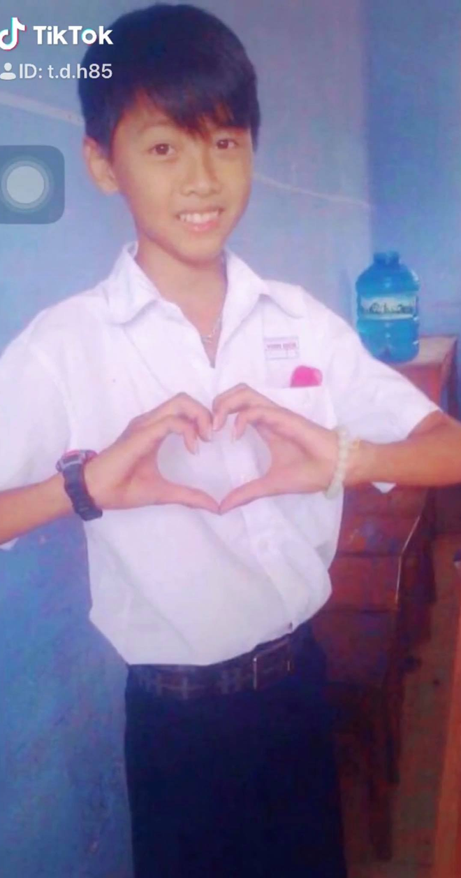 Bạn trai tin đồn vừa lộ ảnh riêng tư với Jun Phạm: