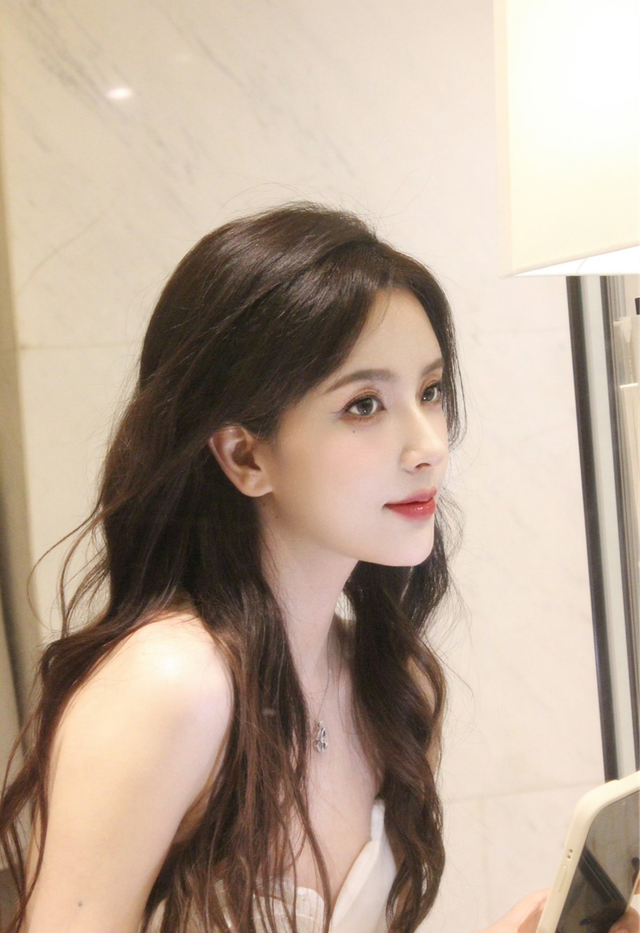 Lộ hình ảnh đời thực Lộ hình ảnh đời thực