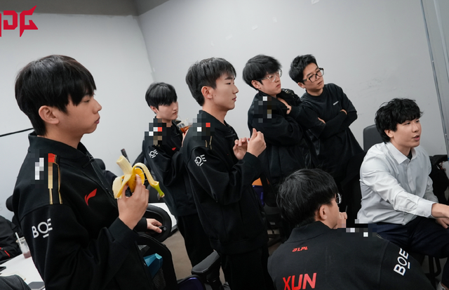 Bày tỏ sự ghen tị với Peyz, Scout vô tình hé lộ