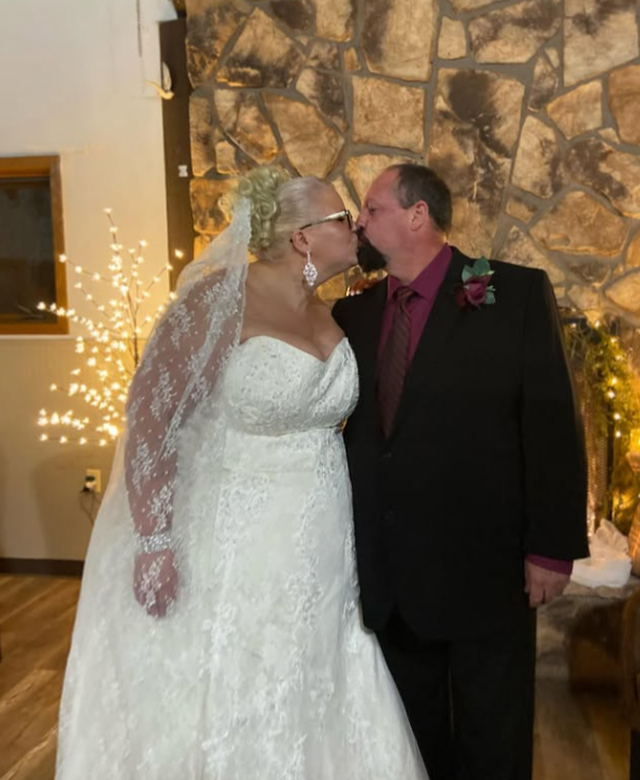 Người phụ nữ nặng 357kg, béo đến mức phải đối mặt nguy cơ nằm liệt giường cả đời gây kinh ngạc vì diện mạo hiện tại- Ảnh 4. Người phụ nữ nặng 357kg, béo đến mức phải đối mặt nguy cơ nằm liệt giường cả đời gây kinh ngạc vì diện mạo hiện tại- Ảnh 4.