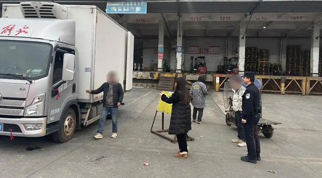 Bỗng dưng nhận được đơn hàng thịt bò 1,2 tỷ đồng, đòi chuyển gấp, thanh toán không hóa đơn, tiểu thương kiên quyết báo công an gấp- Ảnh 2. Bỗng dưng nhận được đơn hàng thịt bò 1,2 tỷ đồng, đòi chuyển gấp, thanh toán không hóa đơn, tiểu thương kiên quyết báo công an gấp- Ảnh 2.