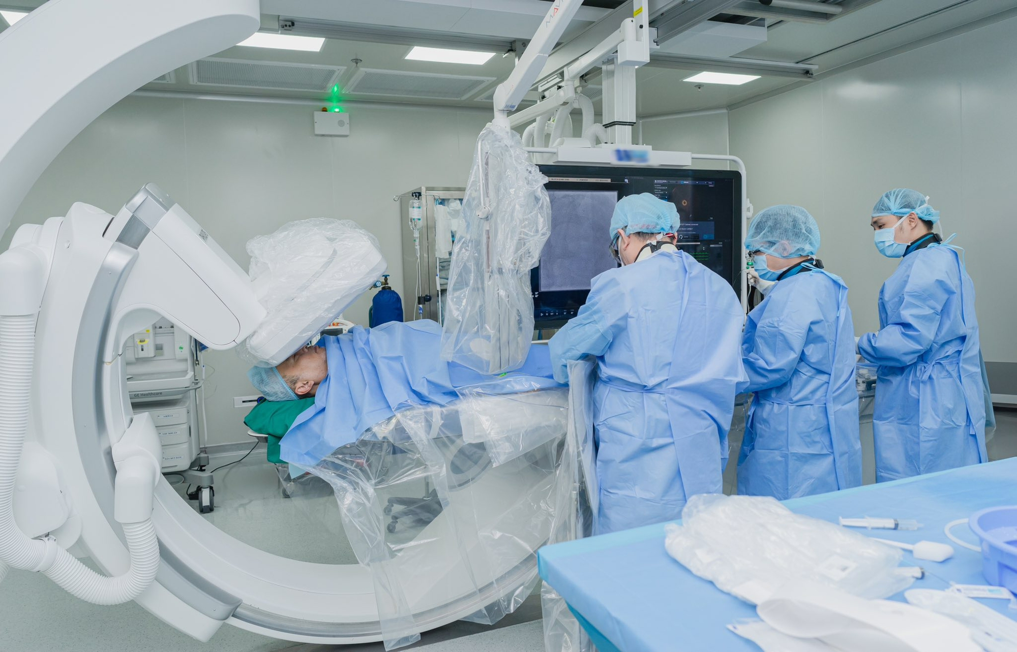 Sao nam Việt vừa qua cơn nguy kịch: Cấp cứu gấp vì bị tức ngực liên tục, sững sờ khi nhận kết quả bệnh- Ảnh 3. Sao nam Việt vừa qua cơn nguy kịch: Cấp cứu gấp vì bị tức ngực liên tục, sững sờ khi nhận kết quả bệnh- Ảnh 3.