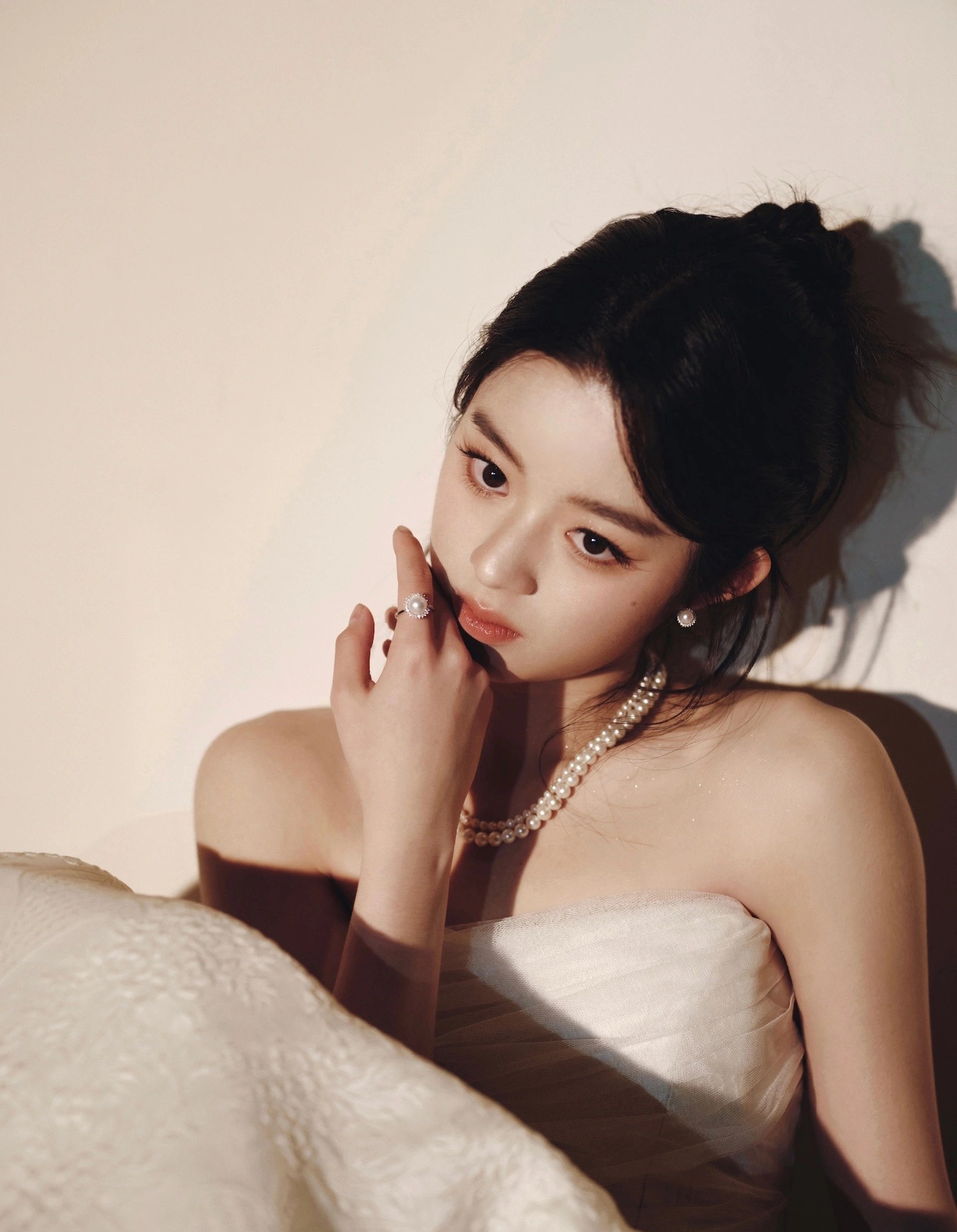 Chỉ vì đôi hoa tai hơn 8 tỷ, mỹ nhân showbiz 17 tuổi khiến bố bị điều tra khẩn- Ảnh 5.