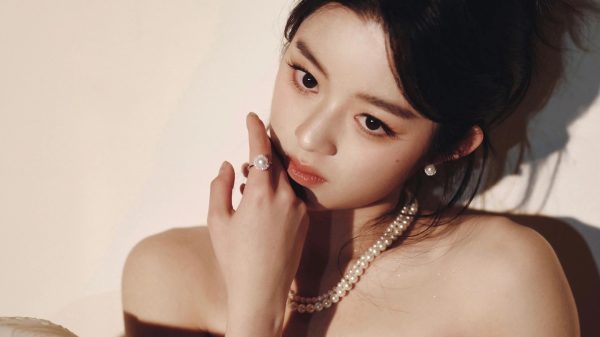 Chỉ vì đôi hoa tai hơn 8 tỷ, mỹ nhân showbiz 17 tuổi khiến bố bị điều tra khẩn 27 Chỉ vì đôi hoa tai hơn 8 tỷ, mỹ nhân showbiz 17 tuổi khiến bố bị điều tra khẩn base64 17479617643141710690800 174797342954466949831 1747979113212 17479791134101870689495