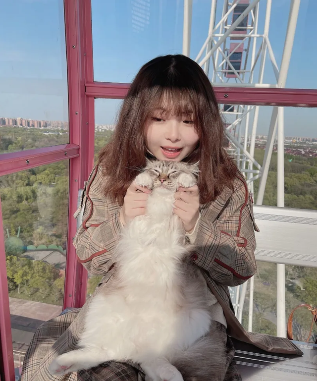 Nhan sắc ngày càng thăng hạng của Duoduo poi - nữ diễn viên lồng tiếng của Paimon trong Genshin Impact- Ảnh 1.