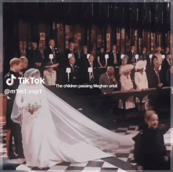 Khoảnh khắc Meghan cúi đầu trước Công chúa Charlotte ngay trong đám cưới của mình gây sốt mạng xã hội- Ảnh 1. Khoảnh khắc Meghan cúi đầu trước Công chúa Charlotte ngay trong đám cưới của mình gây sốt mạng xã hội- Ảnh 1.