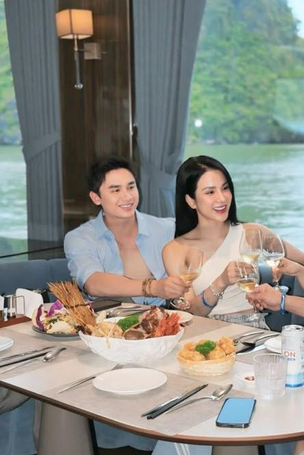 Chị Đẹp bốc lửa và bạn trai kém 11 tuổi bị soi đi du lịch chung- Ảnh 6. Chị Đẹp bốc lửa và bạn trai kém 11 tuổi bị soi đi du lịch chung- Ảnh 6.