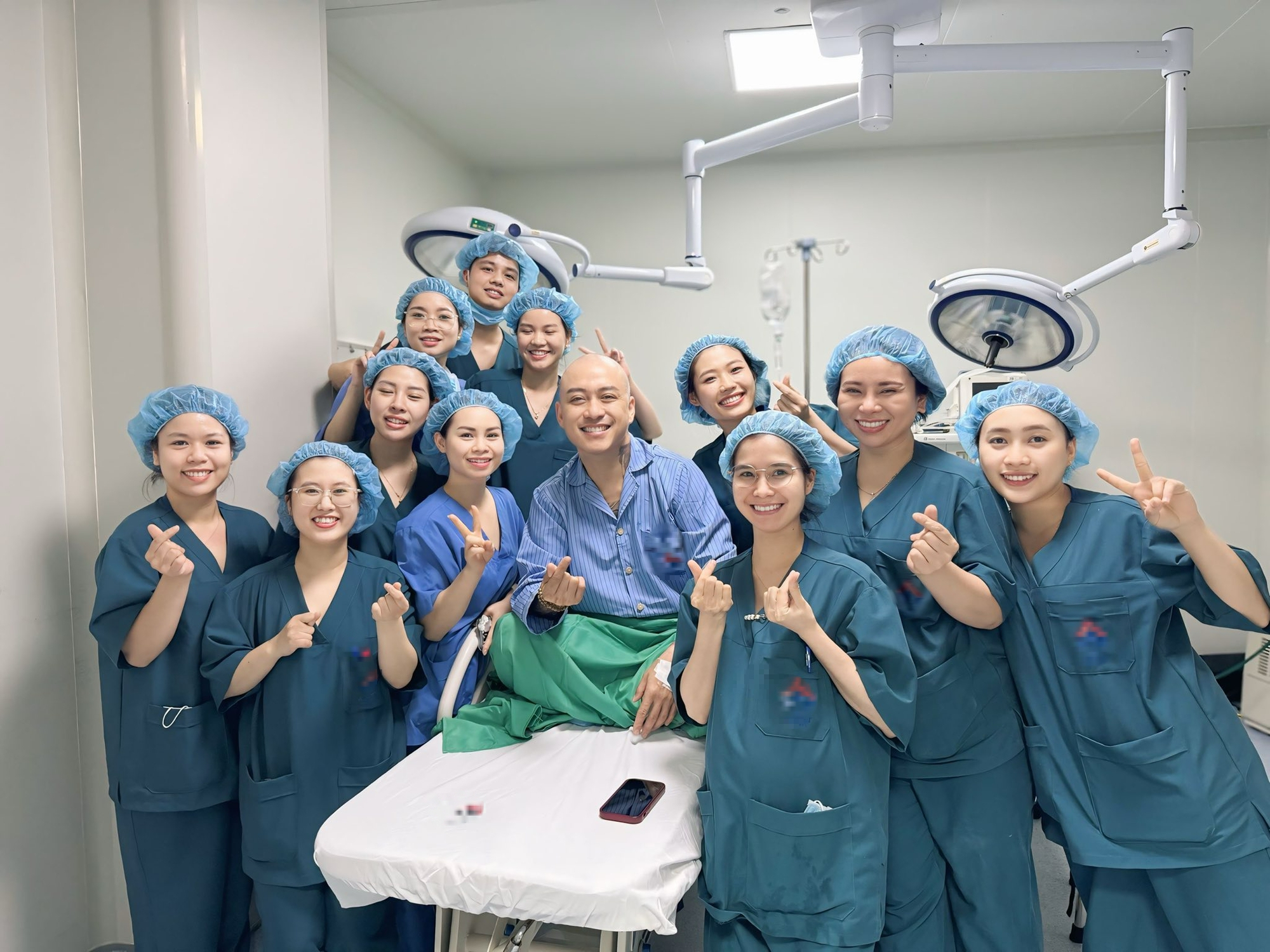 Tình trạng của Tuấn Hưng sau khi nhập viện phẫu thuật- Ảnh 2.