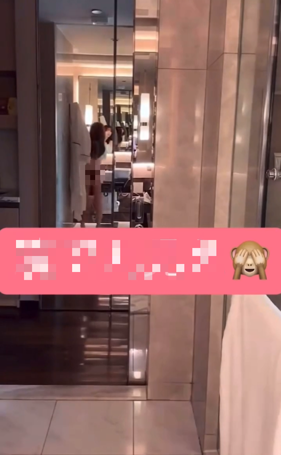 Vô tình lọt vào camera, chiếc gương phản chủ khiến hot girl hối hận- Ảnh 3. Vô tình lọt vào camera, chiếc gương phản chủ khiến hot girl hối hận- Ảnh 3.