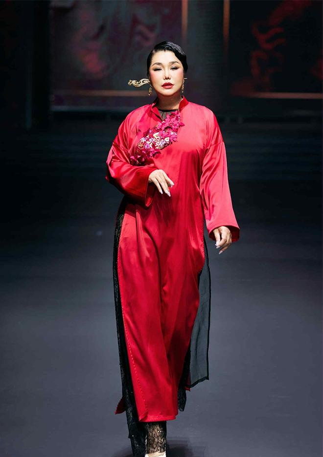 Sao Vbiz bị rối loạn tinh thần sau khi phẫu thuật chuyển giới, suy sụp vì chồng mất do u não- Ảnh 3.