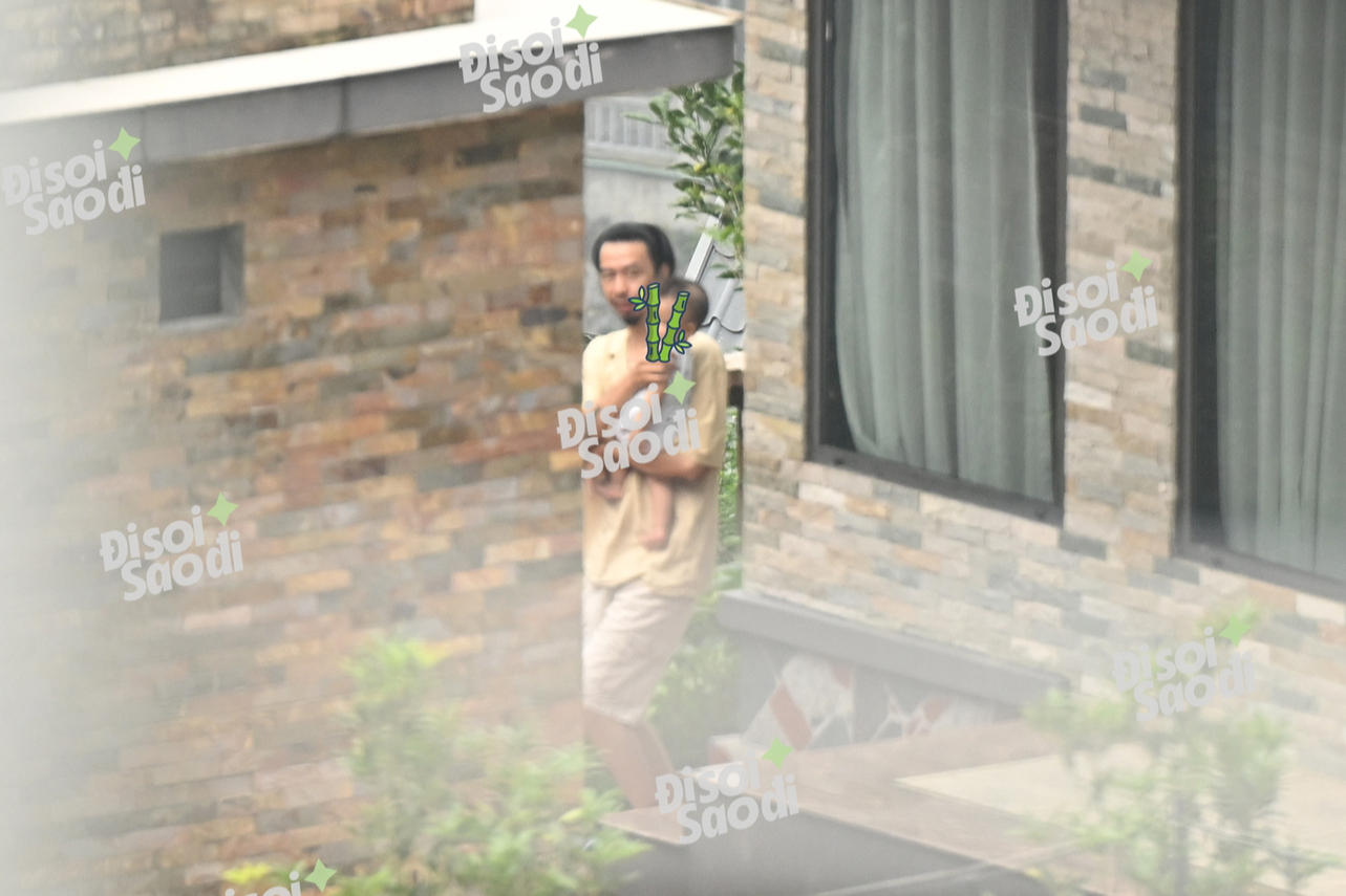 ĐỘC QUYỀN: Hoàng Thuỳ Linh - Đen Vâu và hai em bé song sinh ở quê nhà Tam Đảo- Ảnh 7. ĐỘC QUYỀN: Hoàng Thuỳ Linh - Đen Vâu và hai em bé song sinh ở quê nhà Tam Đảo- Ảnh 7.