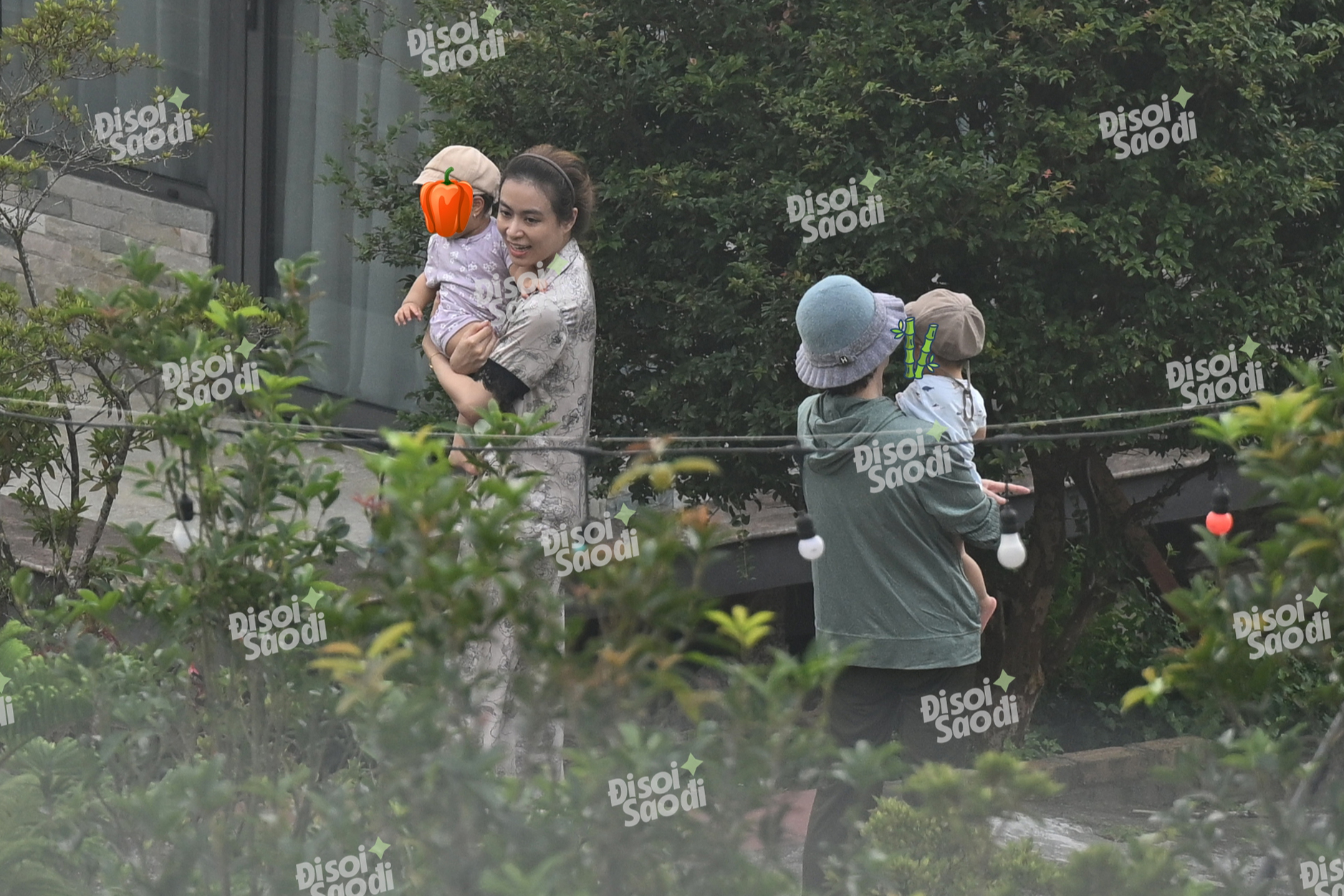 ĐỘC QUYỀN: Hoàng Thuỳ Linh - Đen Vâu và hai em bé song sinh ở quê nhà Tam Đảo- Ảnh 11. ĐỘC QUYỀN: Hoàng Thuỳ Linh - Đen Vâu và hai em bé song sinh ở quê nhà Tam Đảo- Ảnh 11.