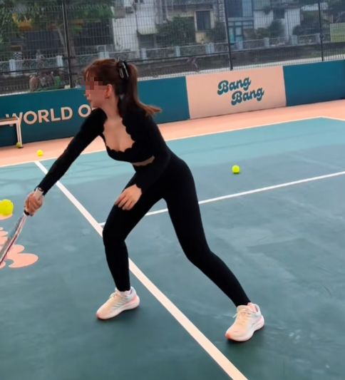 Thêm một hot girl diện đồ khó hiểu chơi Pickleball, người xem chán nản, chỉ biết thốt lên 2 từ