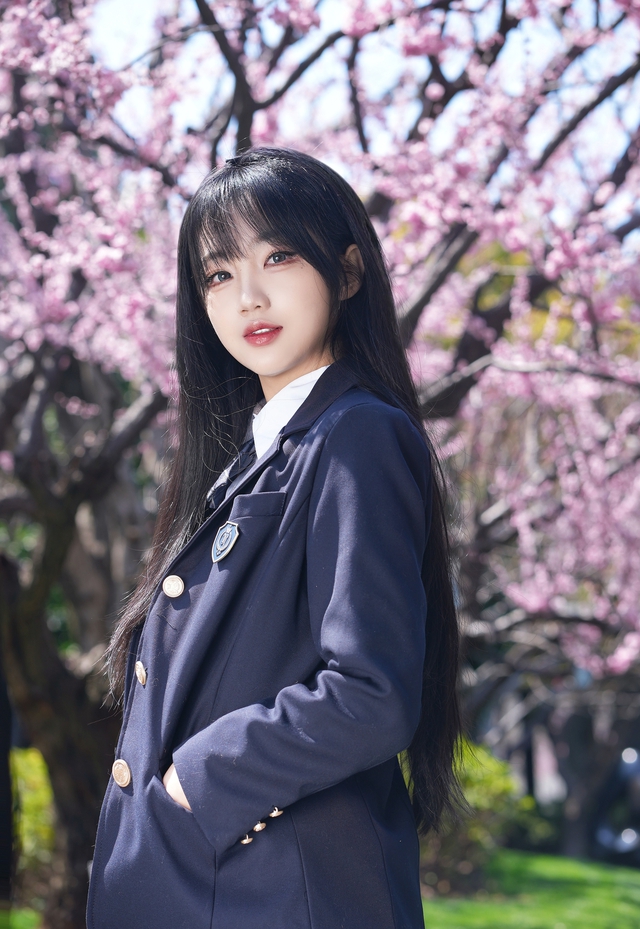 "Nữ thần" LPL khoe chân dài miên man, diện váy siêu ngắn khiến CĐM mê mẩn base64 1759510879975285791460 1759511190834 17595111948661663110022 1759555445857 17595554475092050973921