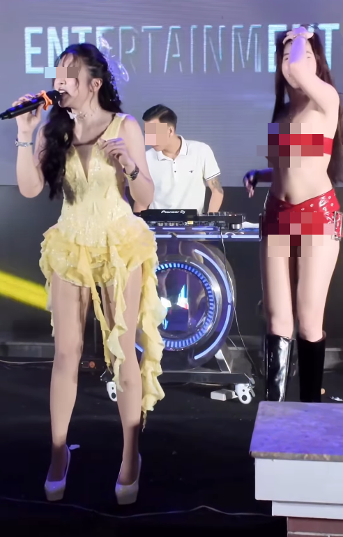 Ăn mặc phản cảm biểu diễn văn nghệ, outfit của hot girl khiến người xem ngán ngẩm- Ảnh 2.