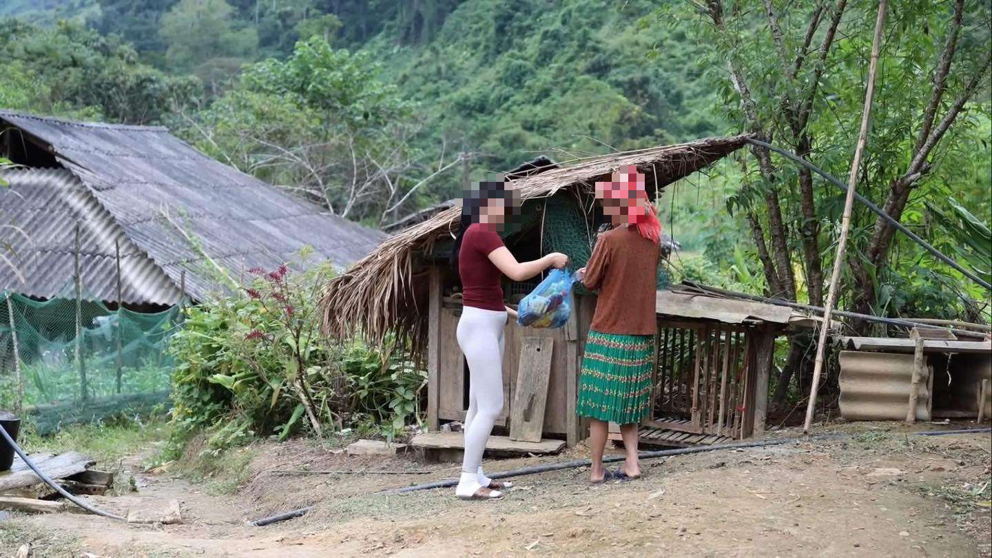 Diện đồ không phù hợp hoàn cảnh: Ranh giới mong manh giữa lòng tốt và sự phản cảm- Ảnh 2.