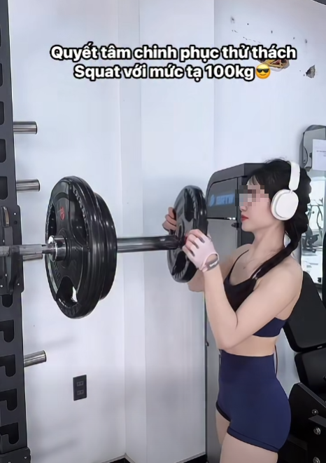 "Câu view" làm thử thách nâng tạ, nữ gymer khiến người xem bất bình vì sai ngay từ kỹ thuật cơ bản base64 1765162786870748601567 1765163170142 17651631703641144584649 1765166791354 1765166792549340416877