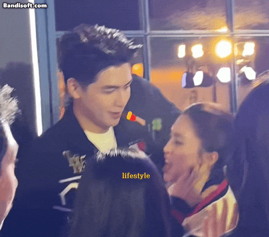 Bắt gặp cặp đôi diễn viên - Hoa hậu Vbiz vô tư ôm ấp giữa trung tâm thương mại, hỏi phim giả tình thật không thì cứ chối - 2