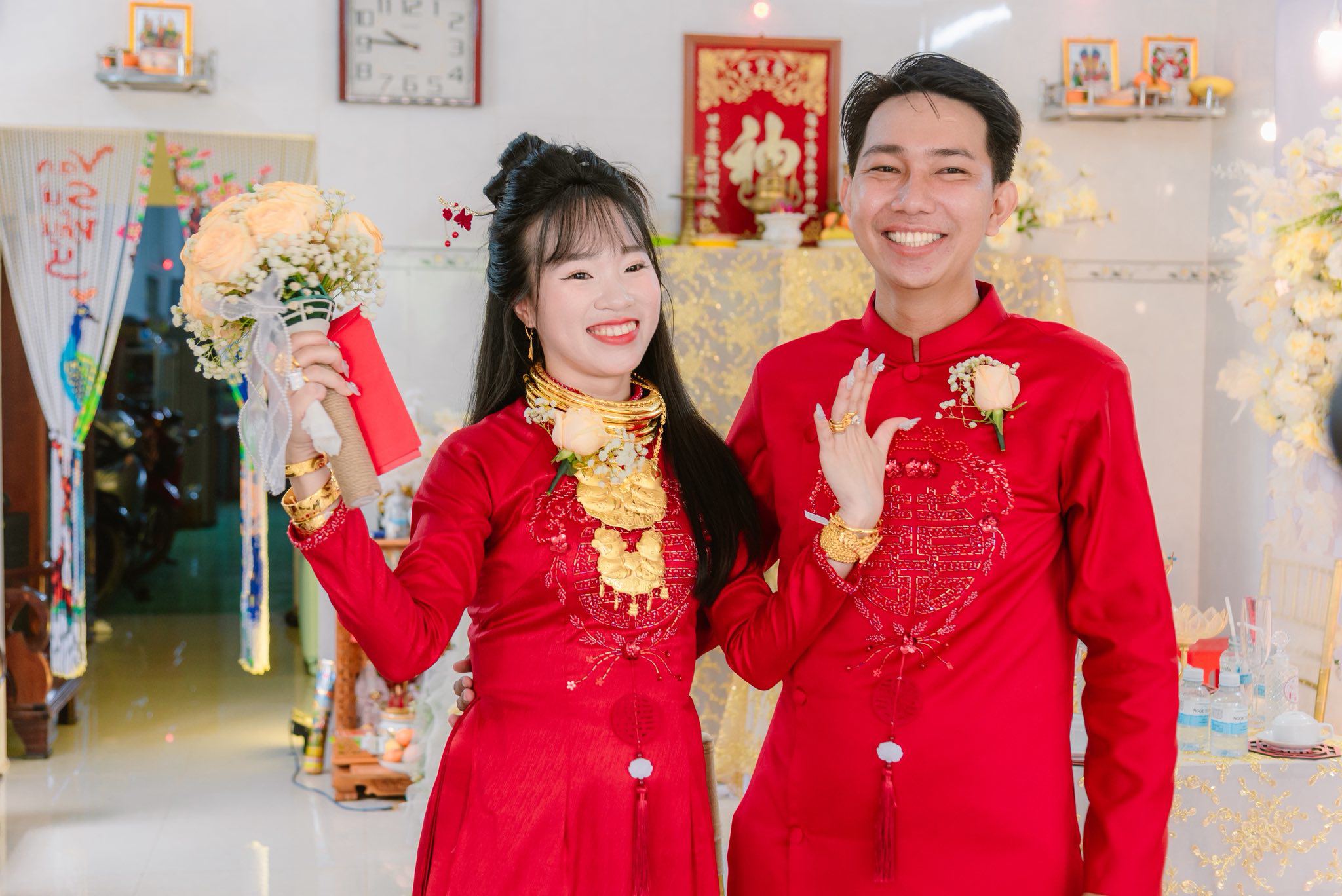 bat-ngo-trung-so-co-gai-soc-trang-hot-luon-chang-ban-ve-so-chuyen-tinh-ve-so-4-1751684128-916-width2048height1368 Bất ngờ trúng số, cô gái Sóc Trăng “hốt” luôn chàng bán vé số - 3