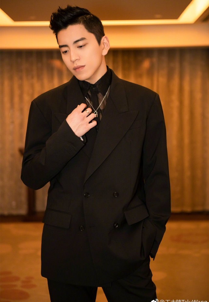 Chiếc điện thoại đưa gần 50 sao hạng A vào trại giam- Ảnh 9. Chiếc điện thoại đưa gần 50 sao hạng A vào trại giam- Ảnh 9.