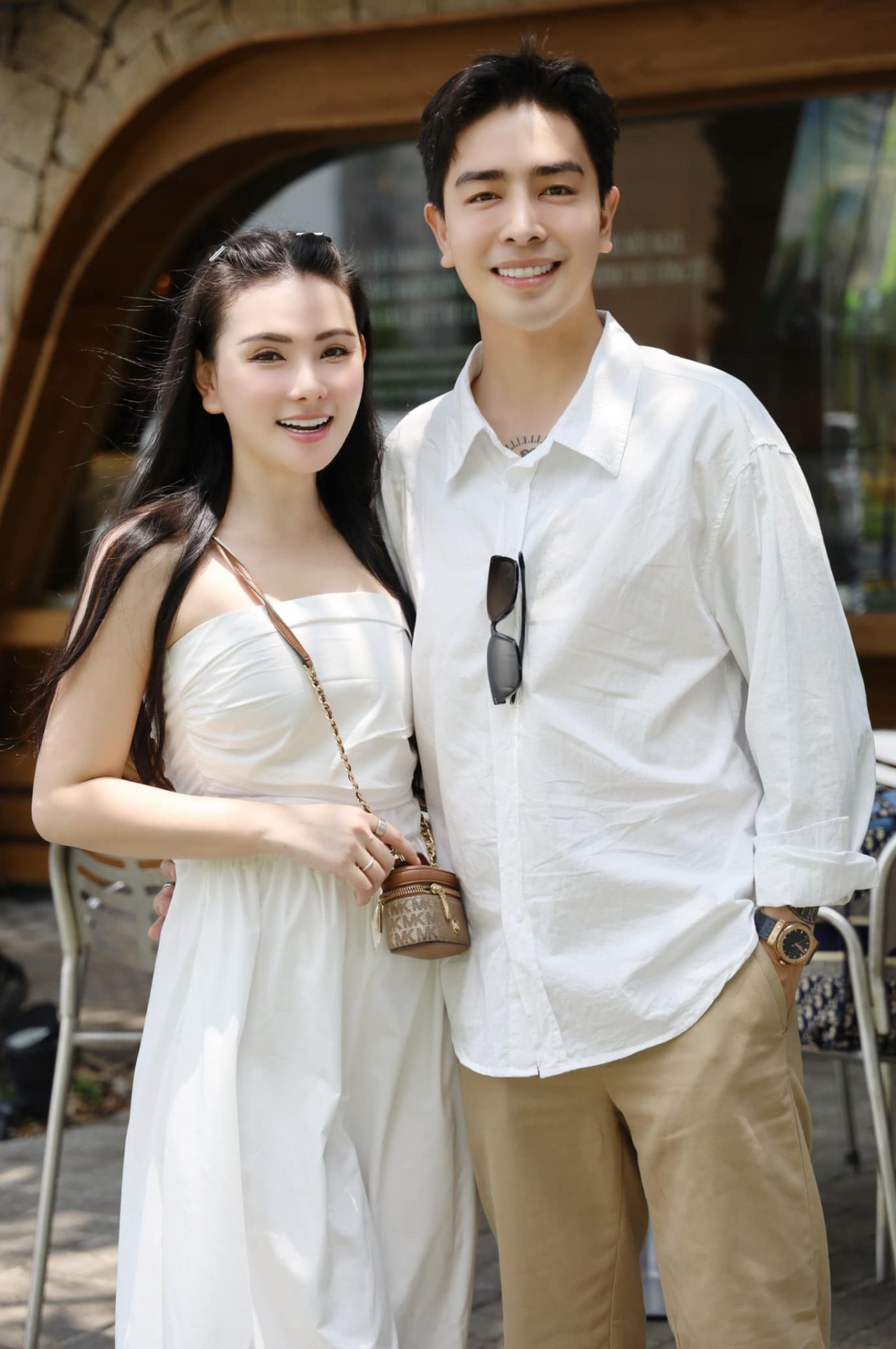 Nữ ca sĩ được mẹ chồng treo giải chục tỷ để sinh con, hôn nhân với chồng kém 11 tuổi đầy ngọt ngào- Ảnh 2.