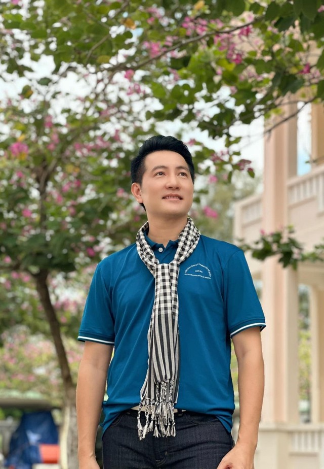 Nam ca sĩ Vbiz xuất thân từ diễn viên múa: U50 vẫn không màng chuyện vợ con- Ảnh 1.