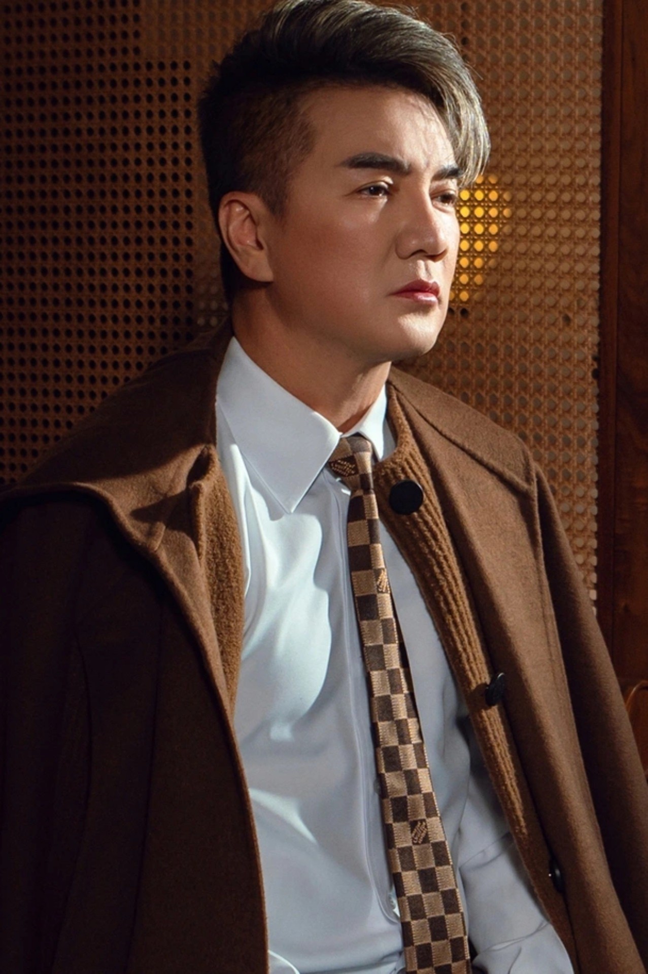 Ca sĩ trải qua đủ mọi cung bậc cảm xúc, thấm thía cuộc đời với nhiều biến động. 