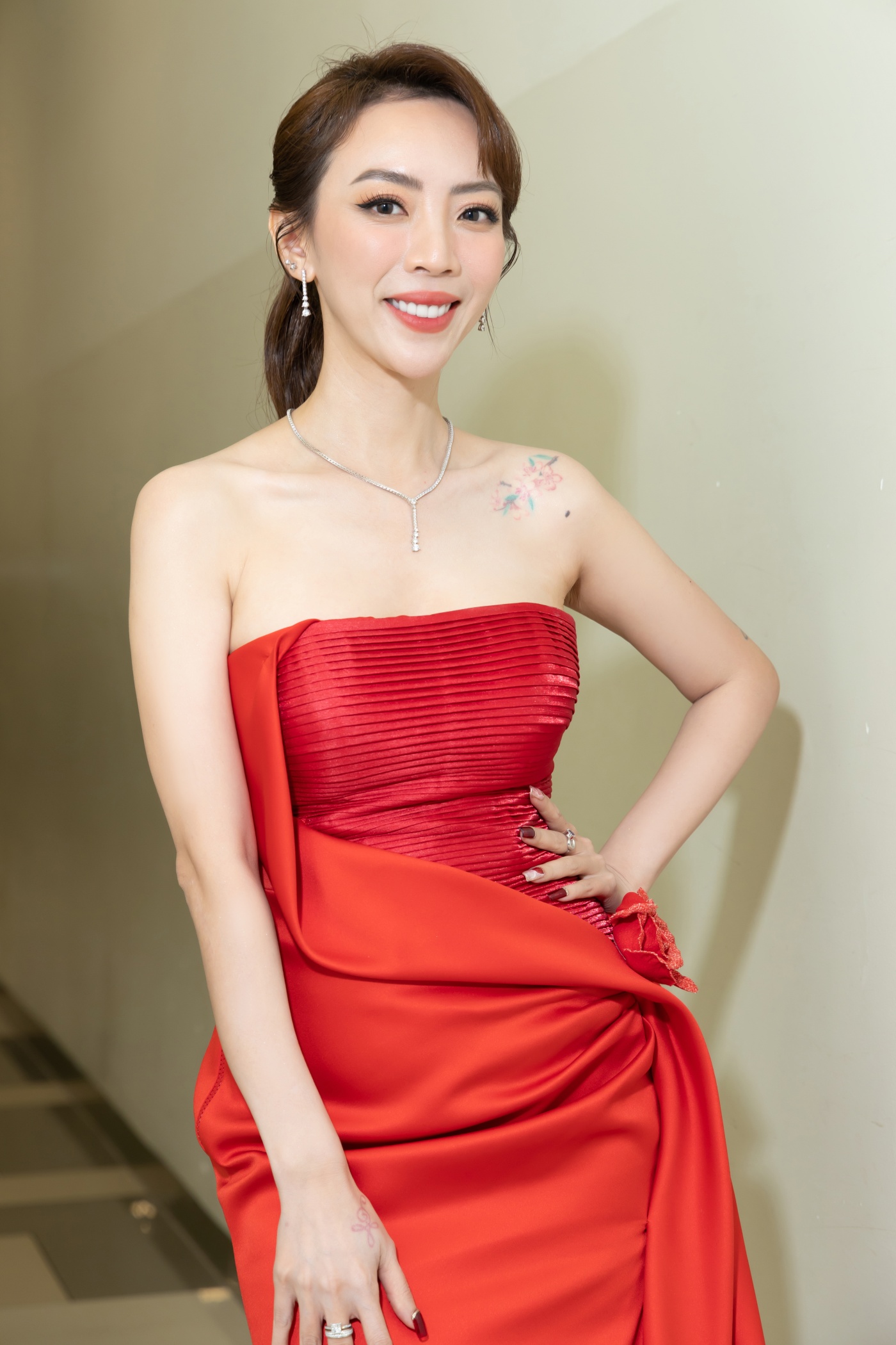 Thu Trang vướng tin mang thai, Tiến Luật liền gây dậy sóng: