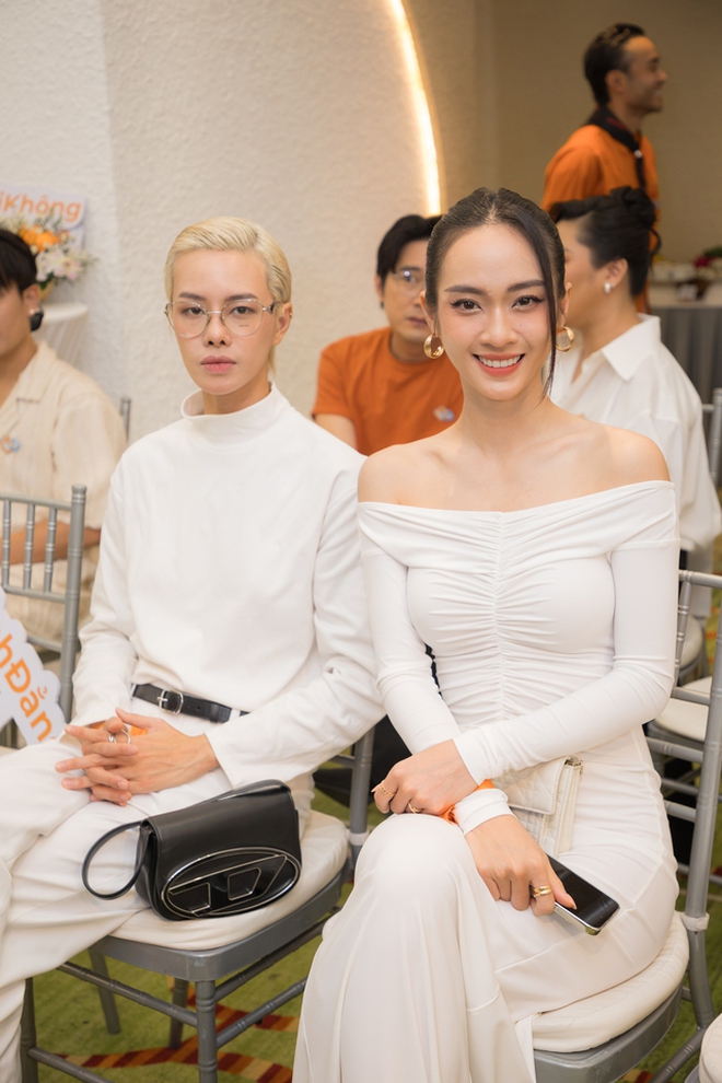 Vướng tin hẹn hò, 2 sao nữ Vbiz tiếp tục lộ hint tình cảm- Ảnh 4. Vướng tin hẹn hò, 2 sao nữ Vbiz tiếp tục lộ hint tình cảm- Ảnh 4.