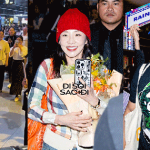 Dàn sao WATERBOMB đổ bộ Tân Sơn Nhất: Bi Rain kín đáo nhưng to cao ngời ngời, nữ idol gốc Việt lấn át "nữ hoàng sexy" Kwon Eunbi bdsv 17631414967931716279420 0 0 471 899 crop 1763141510034807715683gifpng