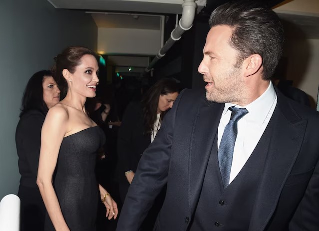 Hot: Chồng cũ Jennifer Lopez tán tỉnh Angelina Jolie?- Ảnh 1. Hot: Chồng cũ Jennifer Lopez tán tỉnh Angelina Jolie?- Ảnh 1.