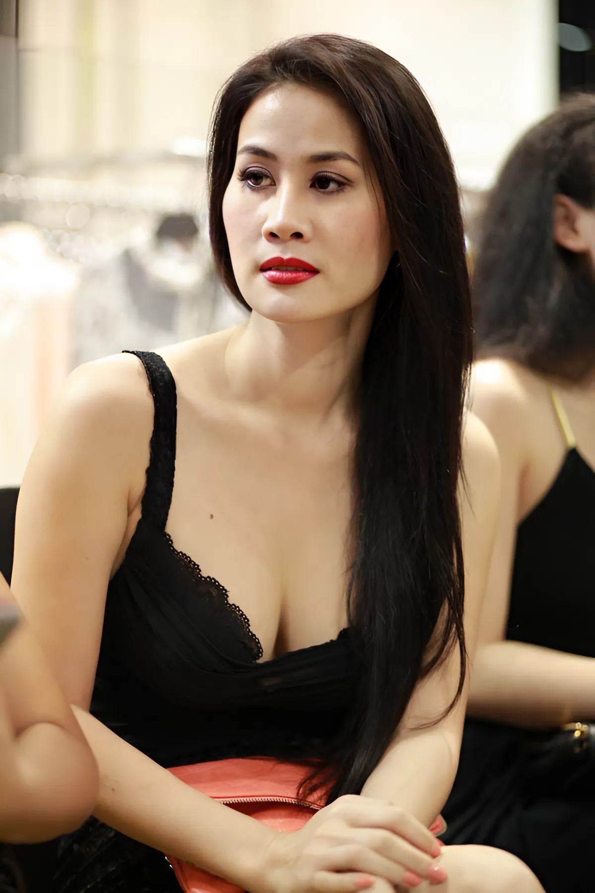 Nữ nghệ sĩ một mình nuôi 2 con trong biệt thự 4 tầng ở TP.HCM, không lấy chồng, U50 trẻ đẹp như 30- Ảnh 2.