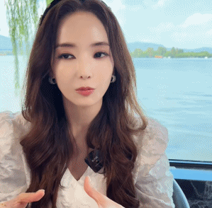 Mỹ nhân đẹp nhất Vườn Sao Băng làm sao thế này: Mặt mũi đơ như tượng, mắt lờ đờ, miệng cũng không mở nổi!- Ảnh 4. Mỹ nhân đẹp nhất Vườn Sao Băng làm sao thế này: Mặt mũi đơ như tượng, mắt lờ đờ, miệng cũng không mở nổi!- Ảnh 4.