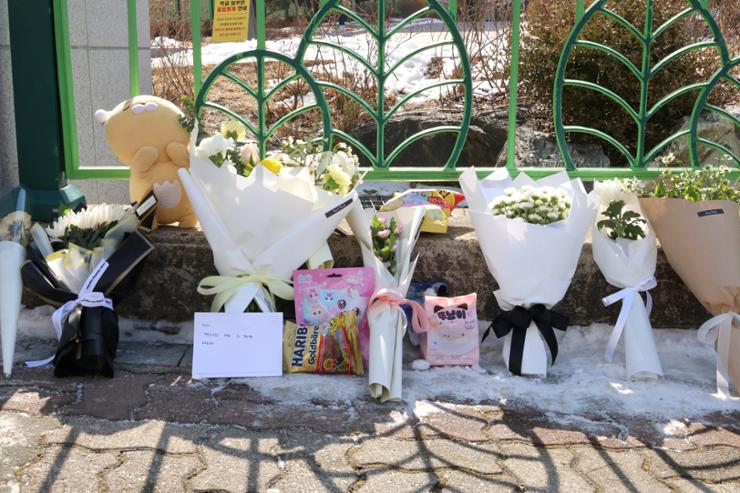 "Con tôi sợ đến trường!": Dư luận Hàn Quốc chìm trong hoang mang sau vụ nữ giáo viên tấn công ngẫu nhiên học sinh 8 tuổi bf2592c2 3c68 4d81 ab46 33a21973d1b6 17393368452731613805121 1739347277195 17393472773531215724382