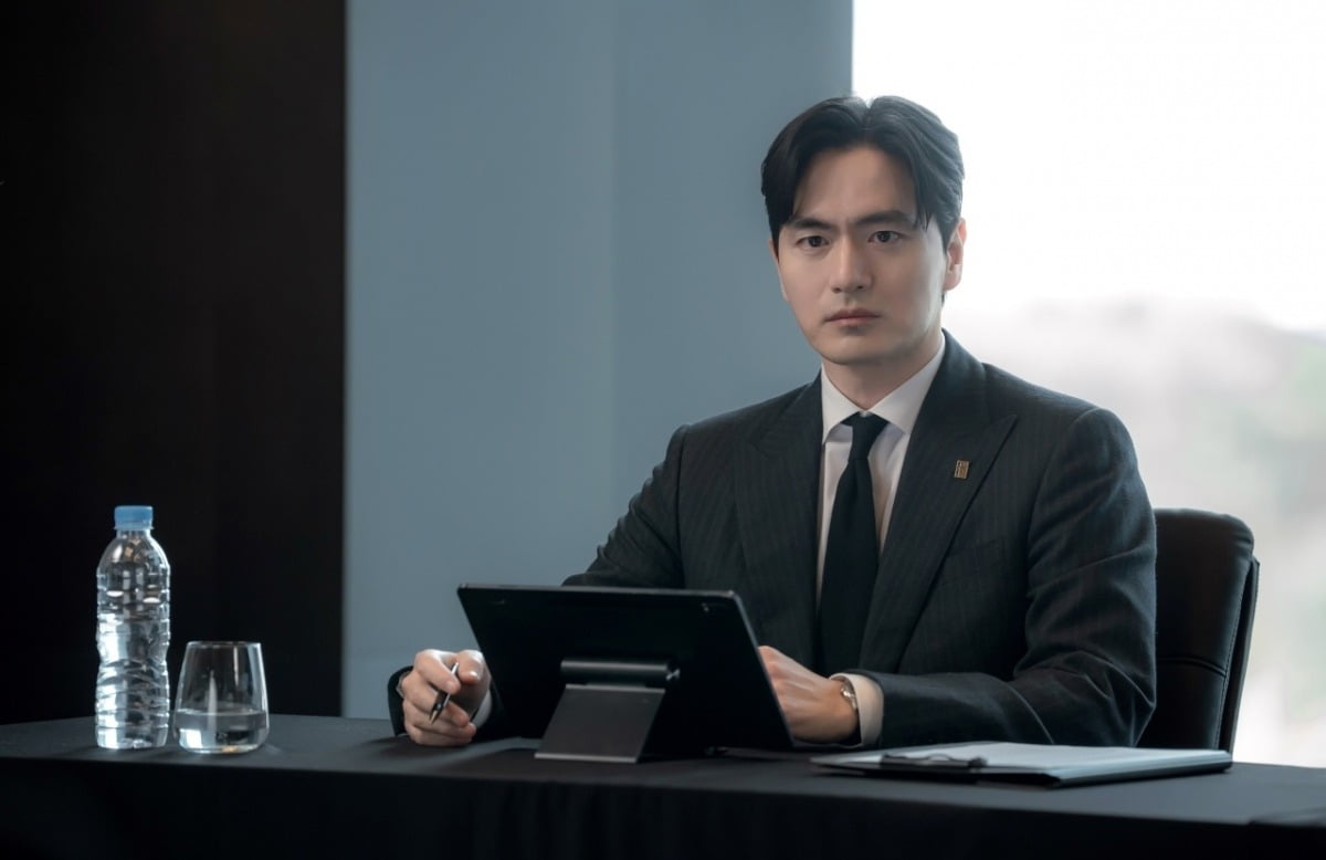 Phim Hàn tuyệt hay đang khiến khán giả mong từng tập: Nam chính đẹp tới độ hoàn hảo, có mối tình chú - cháu với nữ chính kém 16 tuổi- Ảnh 7.