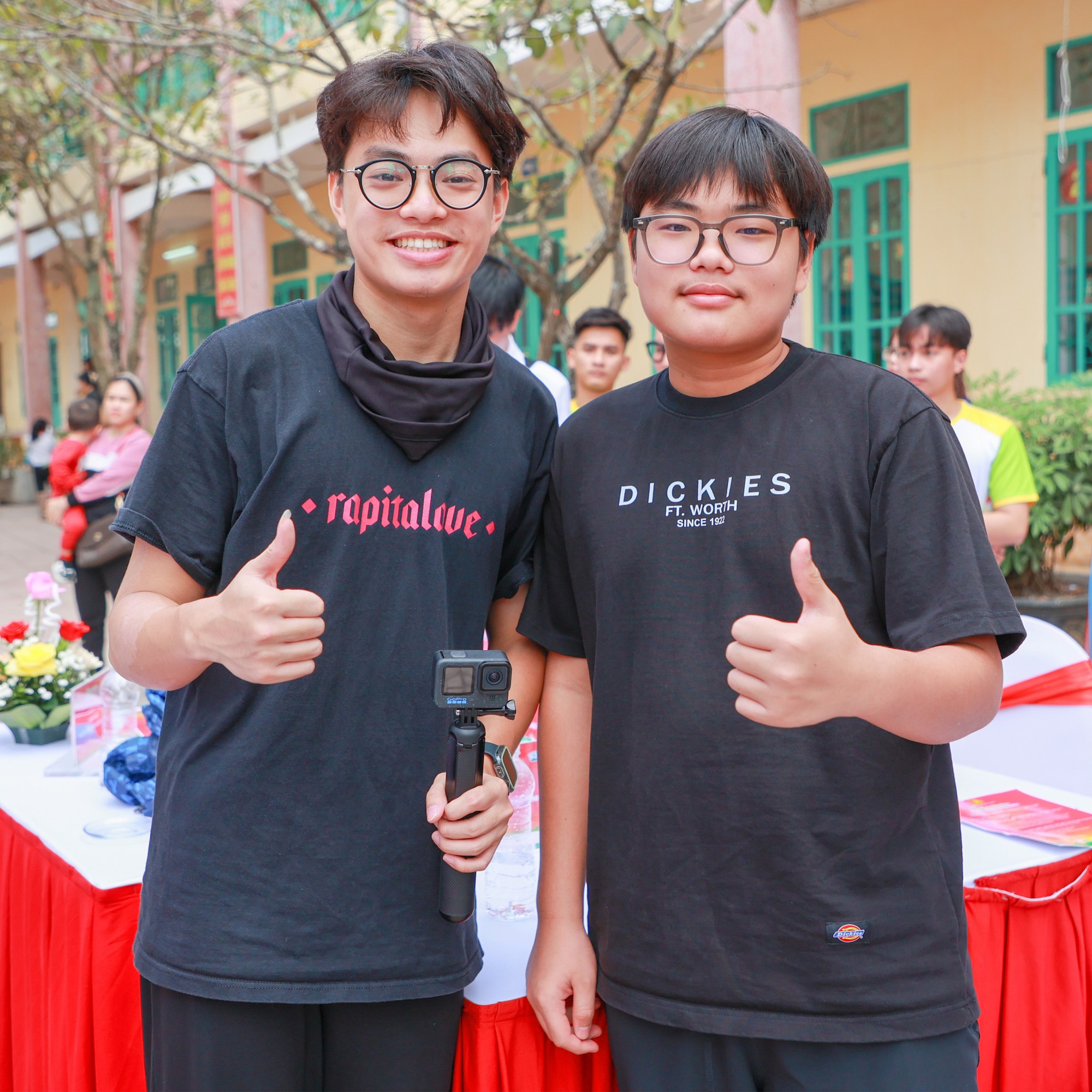 Con trai NSND Xuân Bắc đi ăn trưa cùng Suzy?- Ảnh 3. Con trai NSND Xuân Bắc đi ăn trưa cùng Suzy?- Ảnh 3.