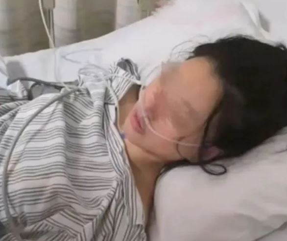 Bị đâm 20 nhát dao vào ngực, người phụ nữ sống sót kỳ diệu, lý do không ai ngờ tới- Ảnh 1. Bị đâm 20 nhát dao vào ngực, người phụ nữ sống sót kỳ diệu, lý do không ai ngờ tới- Ảnh 1.