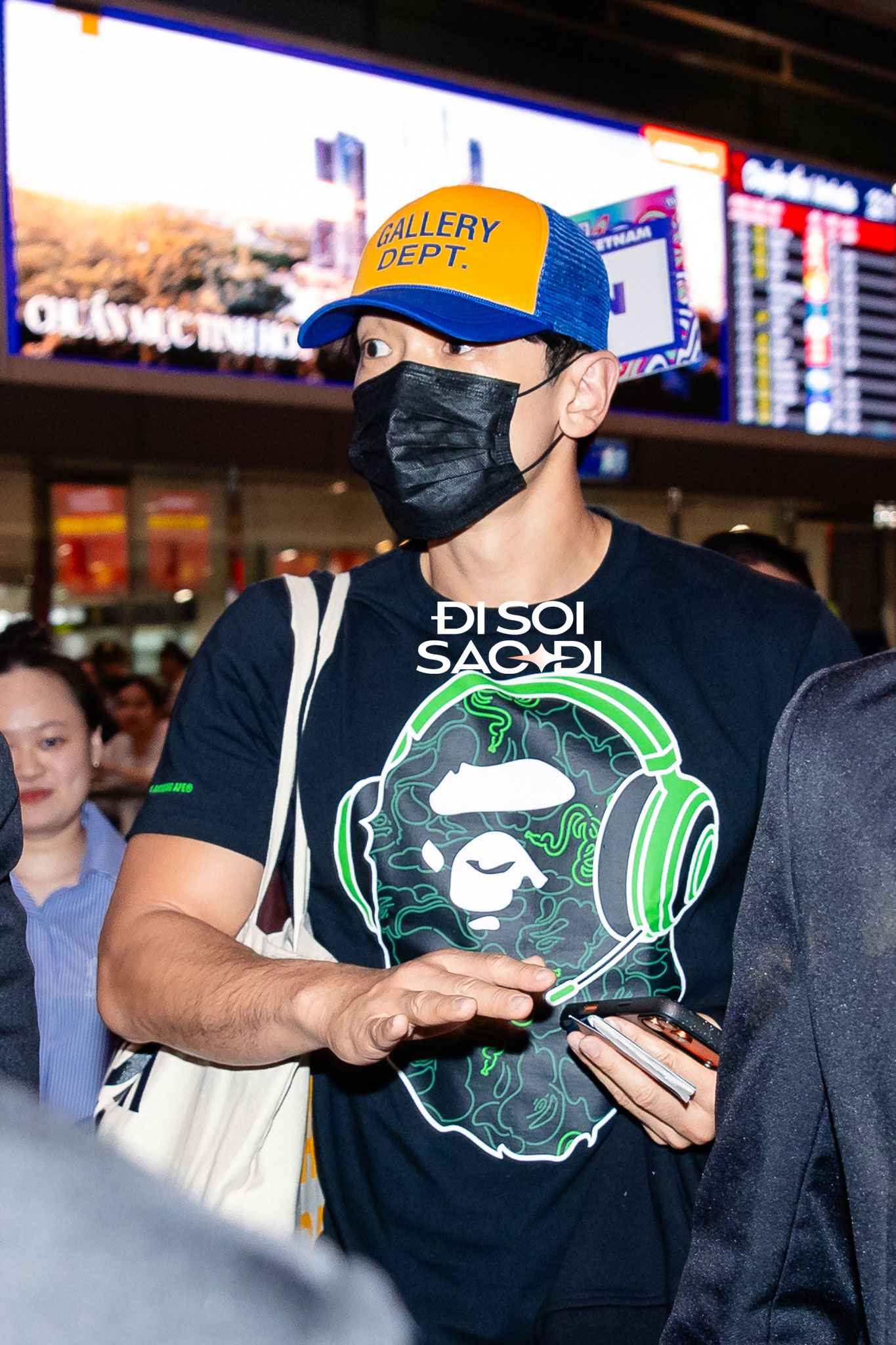 Dàn sao WATERBOMB đổ bộ Tân Sơn Nhất: Bi Rain kín đáo nhưng to cao ngời ngời, nữ idol gốc Việt lấn át