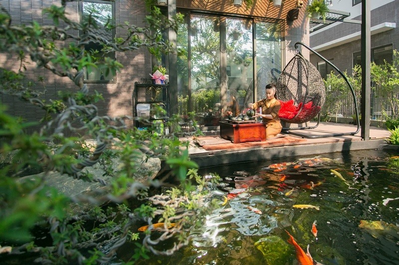 Nữ nghệ sĩ là đại gia có biệt thự TP.HCM 20 tỷ, 40 tuổi tự sinh con, bế con riêng về thăm nhà chồng cũ- Ảnh 8.