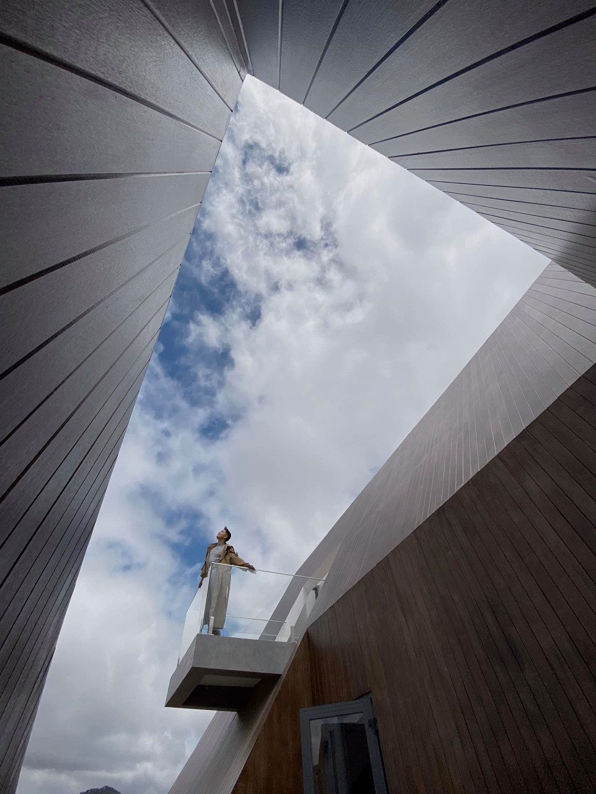 Tóc Tiên - Touliver còn cơ ngơi tại Đà Lạt: View đẹp miễn chê, từ ngoài vào trong sang xịn hết nấc- Ảnh 4.