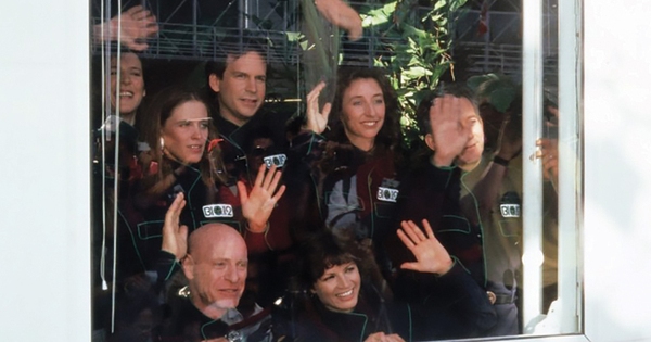 4 người đàn ông và 4 người phụ nữ bị đem đi sống biệt lập trong “nhà kính”, sau 2 năm tất cả nhận kết cục bi thảm: Chuyện gì đã xảy ra? biosphere23 1741943103258307164386 60 0 1310 2000 crop 17419432167461918447311 1741947482857 1741947483158440567791 0 0 477 764 crop 1741947524642123319906jpg