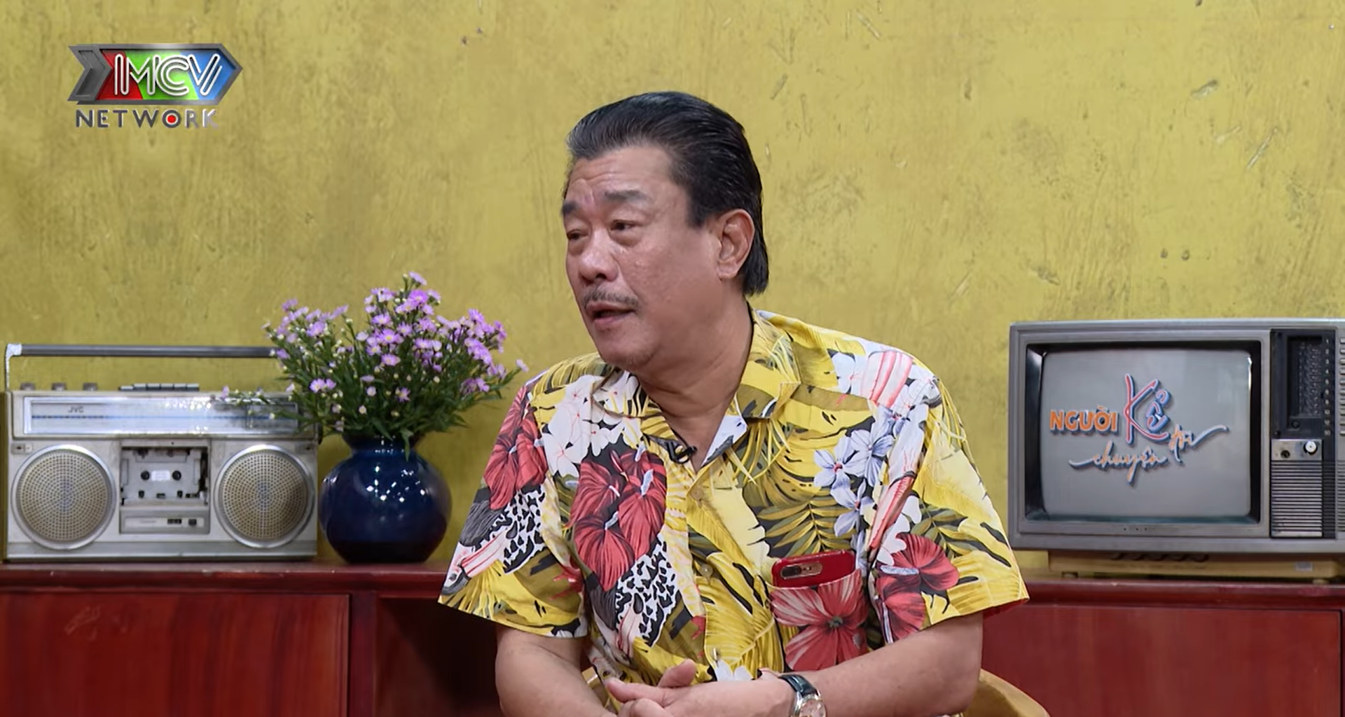 Nghệ sĩ bị đuổi việc vì để mic đụng vào nón “nữ hoàng cải lương”: Phải bán cà phê cóc, vợ bỏ đi- Ảnh 1.