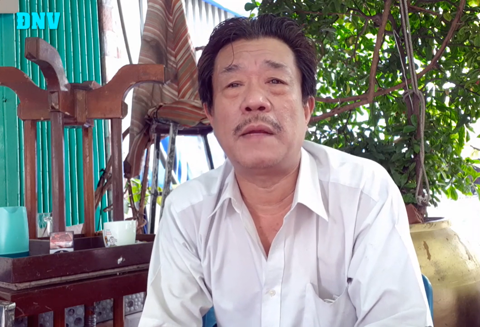 Nghệ sĩ bị đuổi việc vì để mic đụng vào nón “nữ hoàng cải lương”: Phải bán cà phê cóc, vợ bỏ đi- Ảnh 2.