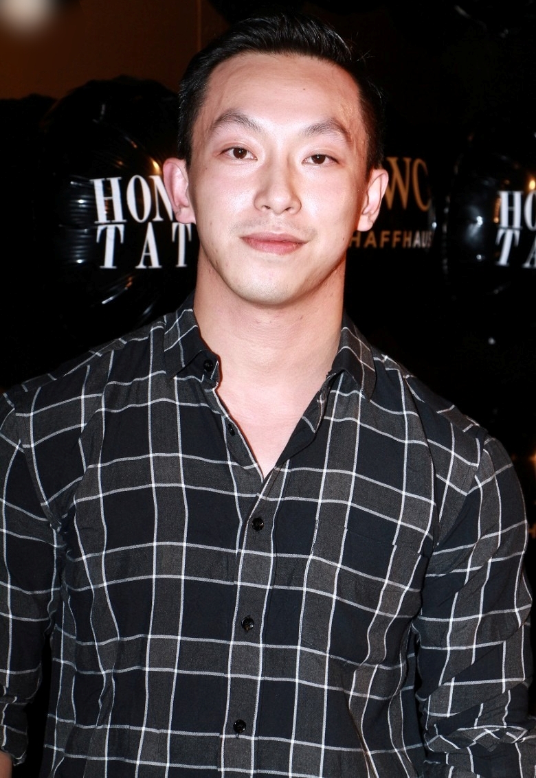 bkn-20160624215924466-062400862-17596340971811777969731-1759641584438-17596415849641884607885 "Hoàng tử showbiz" bị vỡ nát gương mặt, phẫu thuật hơn 10 lần để sửa dung mạo méo mó biến dạng bkn 20160624215924466 062400862 17596340971811777969731 1759641584438 17596415849641884607885