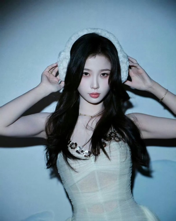 Sự hết thời của ngôi sao giả tạo nhất showbiz: Fan meeting chỉ bán được 26 vé, mất 160.000 người hâm mộ trong một ngày- Ảnh 3. Sự hết thời của ngôi sao giả tạo nhất showbiz: Fan meeting chỉ bán được 26 vé, mất 160.000 người hâm mộ trong một ngày- Ảnh 3.