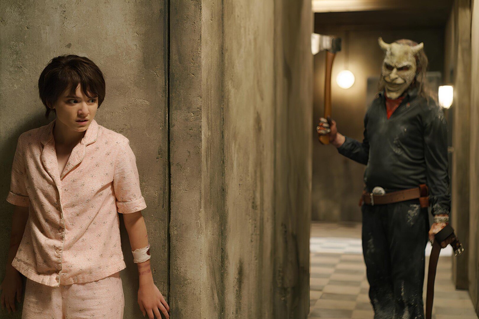 Điện Thoại Đen tái hiện thập niên 80 bằng phim nhựa Super 8, mang lại cảm giác rùng rợn khác lạ- Ảnh 3.