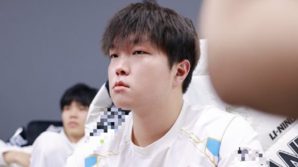 BLG Bin tiếp tục gây tranh cãi khi đáp trả fan trên mạng xã hội 28 BLG Bin tiếp tục gây tranh cãi khi đáp trả fan trên mạng xã hội blg bin dap tra fan 2jpg