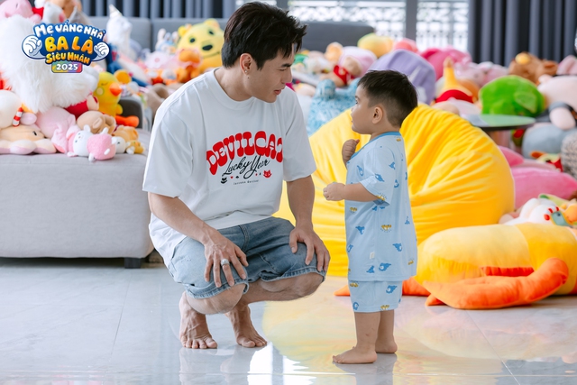 Phản ứng bất ngờ của con trai Lê Dương Bảo Lâm khi bố đóng vai người lạ- Ảnh 1.