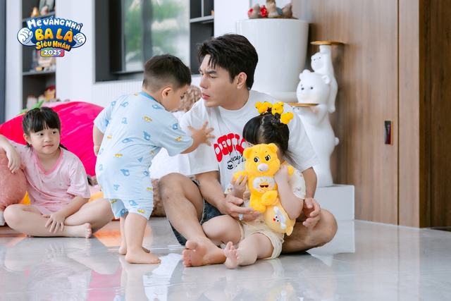 Phản ứng bất ngờ của con trai Lê Dương Bảo Lâm khi bố đóng vai người lạ- Ảnh 3.