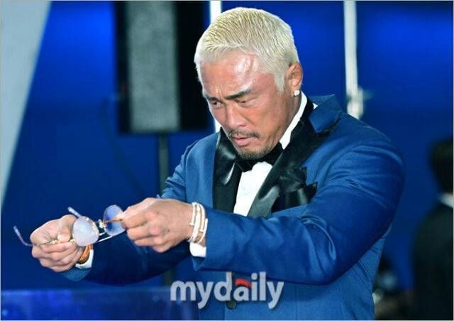 Rồng Xanh nhiều sự cố không tưởng: Cả dàn mỹ nhân vấp ngã không chỉ Yoona, 1 sao nữ còn lộ đồ nhạy cảm- Ảnh 19.